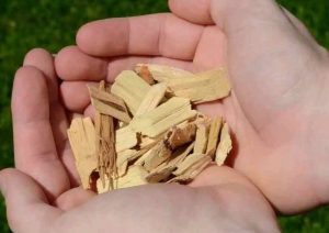 How to Use Wood Chips on a Charcoal Grill (Wood Flavor Chart)